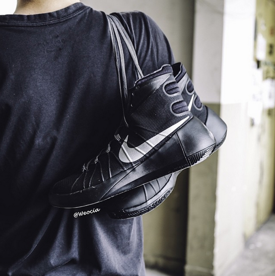 The-Nike-Hyperdunk-2015-Gets-an-On-Foot-Look-2.png