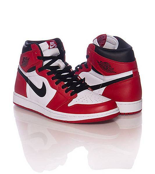 Air-Jordan-1-Retro-High-OG-Chicago-Retail-Images-2.jpg