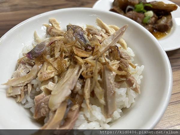 【Kay食記】武廟商圈中評價很好又好吃的雞肉飯、軟骨飯小吃店