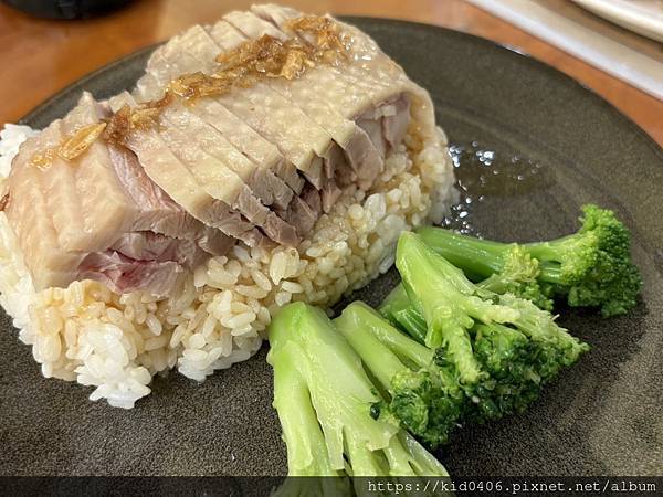 【Kay食記】簡單賣的雞飯店，聽說牛肉拌麵更好吃 - 【台灣