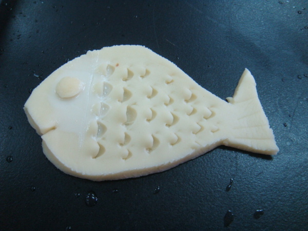 小魚兒造形雞蛋麵包