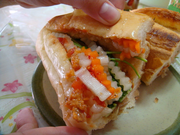 八里越南小吃-法國麵包三明治內餡