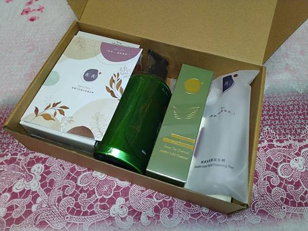 氨基酸潔淨專家——【苒苒】綠茶竹炭氨基酸洗面乳、 磁石竹炭氨基酸洗髮精、蝶豆花嫩白氨基酸皂,溫和清潔同時保濕!