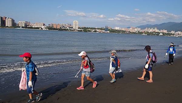 20170923遛狗、淨灘、逛八里 097.JPG