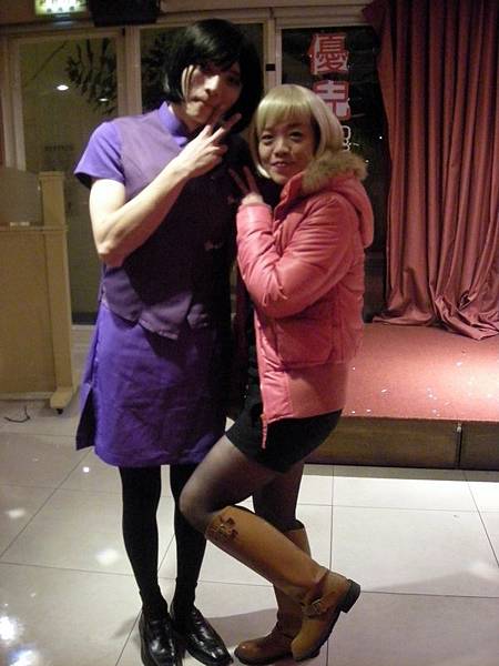 OMG你看他的腿比我還細!!!