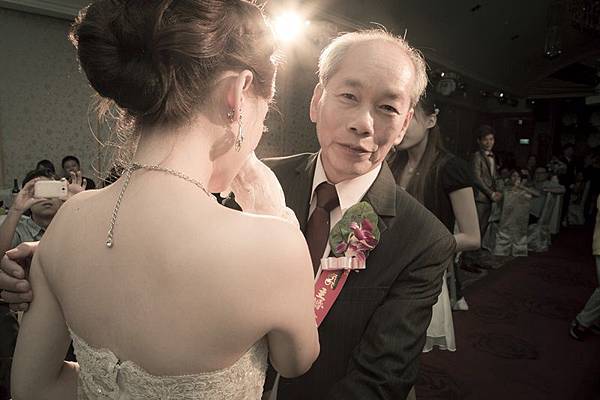 我為什麼要一直哭(((煩躁...