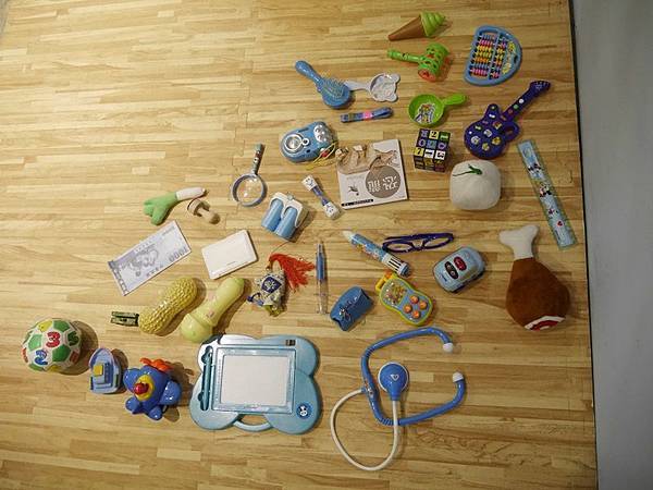 跟童樂趣租來的抓周玩具