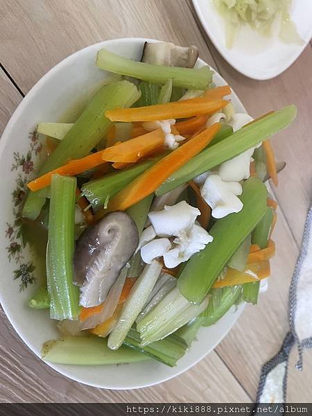 花枝炒西洋芹食譜