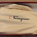 2013年1月．Salvatore Ferragamo 2012秋冬折扣男、女鞋、領帶03