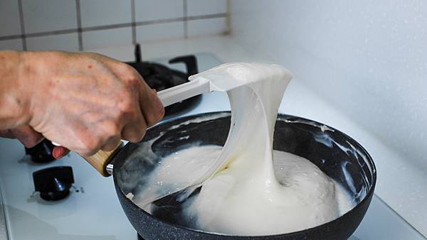 [鮮奶麻糬DIY食譜]只要三種材料就能上手!使用水沙連鮮乳。