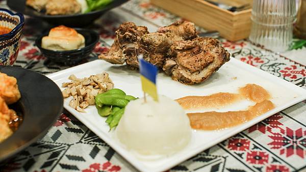 [高雄|鹽埕]烏克蘭廚房。老闆是烏克蘭人的道地家常美食。沒有