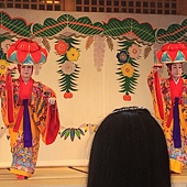 剛好遇到傳統琉球舞蹈表演
