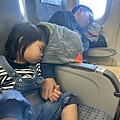 登機沒多久, 2小都睡了