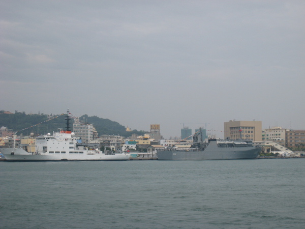 停在高雄港的軍艦