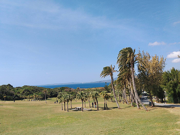 屏東旅遊景點.墾丁鵝鑾鼻公園是有著全台最浪漫白色燈塔之稱，最