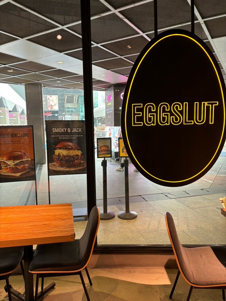 【韓國美食三成站】eggslut美國洛杉磯超人氣精品漢堡在韓國也吃得到了,鄰近星空圖書館-1.jpg