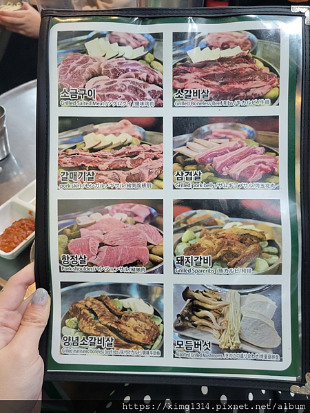 [首爾美食]弘大吃什麼?小豬存錢筒必吃平價石頭烤肉,多種小菜