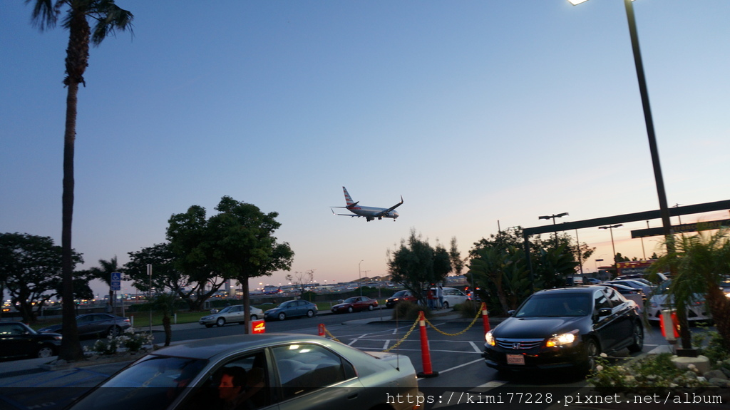 【洛杉磯LAX】拍飛機@洛杉磯國際機場旁的「In-N-Out