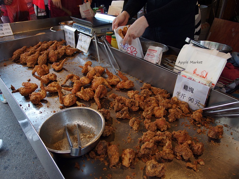 水湳市場黑冠炸雞＠市場飄香美味小吃 每日現炸雞排、雞腿、雞塊、雞翅膀 外皮酥脆雞肉鹹香入味