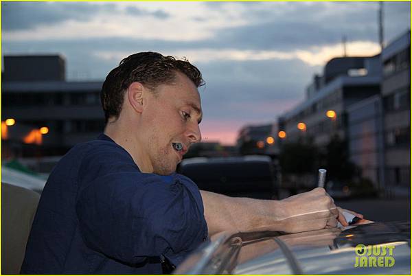 tom-hiddleston-family-guy-voiceover-role-11