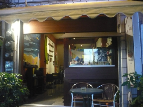 樓下是美式餐廳