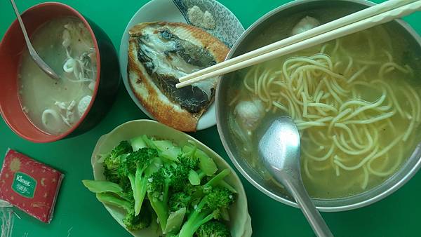P_20231219_132224-美食廣場午餐菜色.jpg