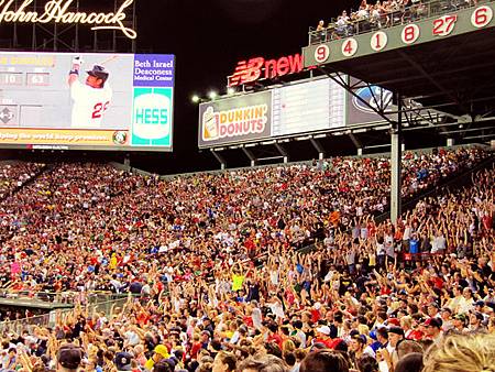 boston-fenway-park-fans