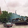 1991年8月21日，蘇共解體，陸軍坦克離開克里姆林宮。（VITALY ARMAND / AFP）