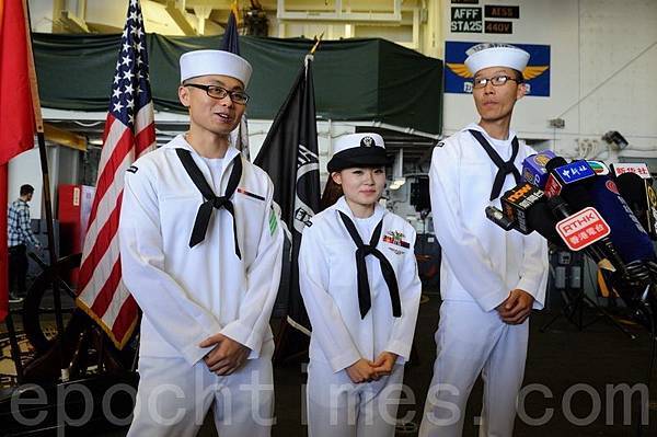 19歲的宋嘉豪在廣州出生，講一口流利的廣東話，13歲隨父母移民美國，7個月前進入美國海軍訓練營，目前在艦上擔任預備水手。