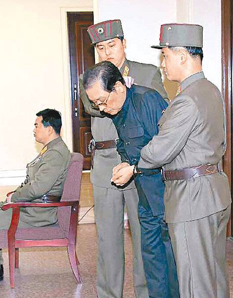 ●北韓前二號人物張成澤12 月8 日在政治局擴大會議上當場被捕，4 天後以反黨反革命罪名被處決。