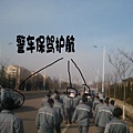 因工資被拖欠2個月及養老保險被拖欠8個月,2月14日,山東省威海三進船業有限公司600名工人到威海市政府上訪。(網絡圖片)