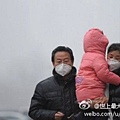 北京市2月20日發佈2014年首個空氣重污染黃色預警,21日因污染加重,預警升級為橙色。圖為北京2月20日的街景。(網絡圖片)