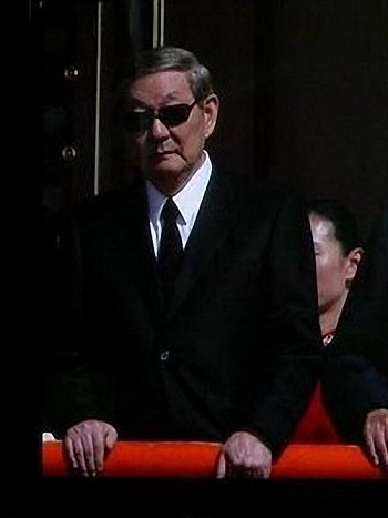 2009年，中共前總理朱鎔基大閱兵時穿「喪服」。（網絡圖片）