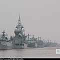 網絡熱傳中共軍隊大批戰艦集結東海艦隊舟山基地的照片。（網絡圖片）