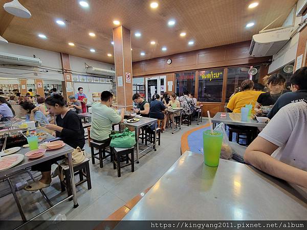 《曼谷•食》曼谷匯狂地鐵站美味小吃|匯狂24小時營業小吃店|