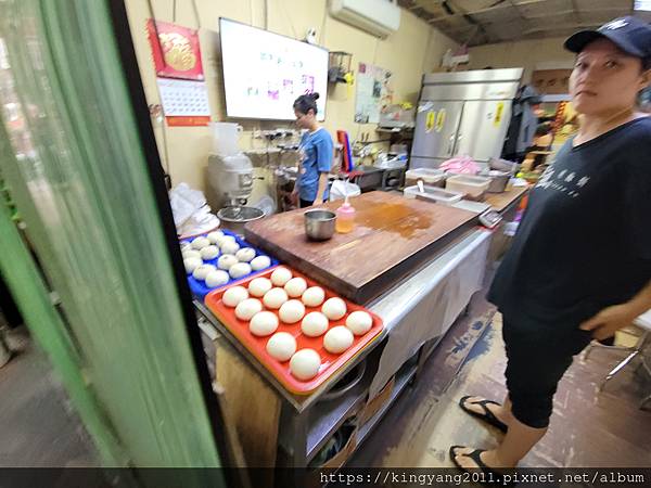 《新竹•食》新竹城隍廟旁排隊美食|新竹廟口胡椒餅|新竹四代傳