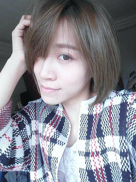 ﹝捷運頂溪站﹞倫敦時尚美學沙龍給你超自然!像外國人一樣的髮色:霧感灰茶