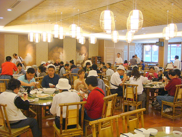 大寶埔里餐廳-顧客用餐.JPG