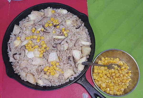 鑄鐵鍋料理2.jpg 鑄鐵鍋料理2.jpg