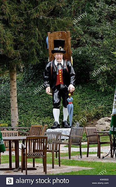 mountain-tri-cuckoo-clock-bearer-triberg-kuckucksuhrentrger-KW0503.jpg