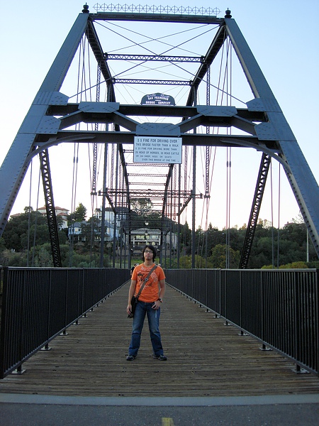 吃完晚餐後出來散步, 就走到了Folsom的舊橋