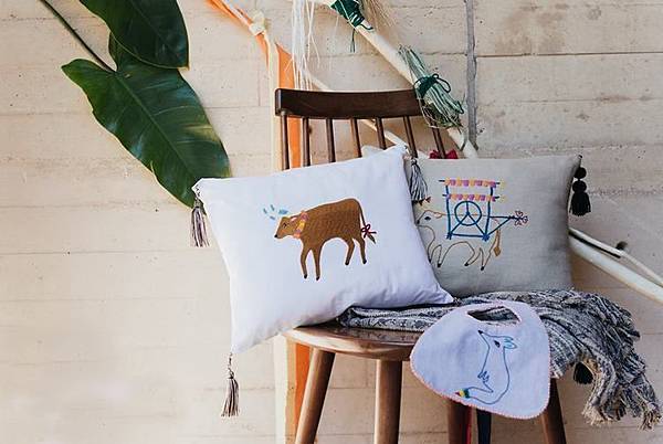 EMBROIDERED CUSHIONS AND BABERO DE KORIMI KORIMI.jpg