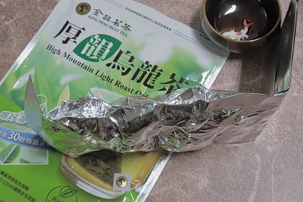 這個春節就用 金品茗茶 30秒即飲濃韻三角立體茶包 「厚韻烏龍茶 」、「 紅韻烏龍茶 」撫慰我的寒冷