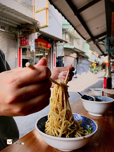 【南投水里】在地美食 傳統市場裡巷仔內無店名的阿婆慢慢麵