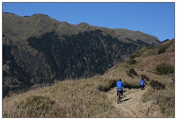 57台灣至高點山陵線上-2.jpg