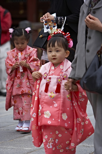2008日本東北秋旬  鹽竈神社七五三祭的小女孩