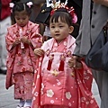 2008日本東北秋旬  鹽竈神社七五三祭的小女孩