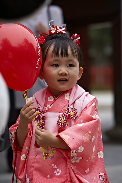 2008日本東北秋旬  106-鹽竈神社參加七五三祭的小女孩.jpg