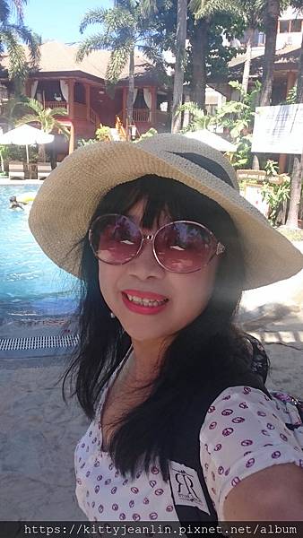 早餐 in  Boracay Tropics Restort Hotel 熱帶渡假村