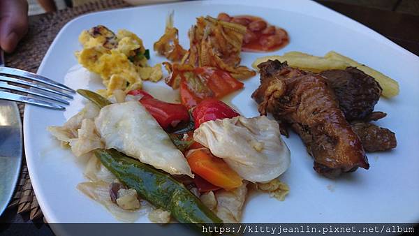 早餐 in Boracay Tropics Restort Hotel 熱帶渡假村